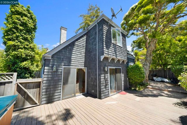 425 Logan St, Santa Cruz, CA 95062