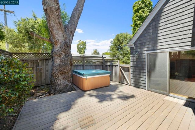 425 Logan St, Santa Cruz, CA 95062