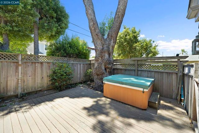 425 Logan St, Santa Cruz, CA 95062