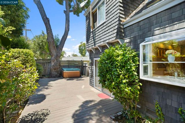 425 Logan St, Santa Cruz, CA 95062