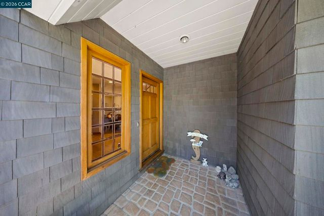 425 Logan St, Santa Cruz, CA 95062