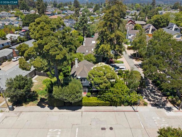 425 Logan St, Santa Cruz, CA 95062