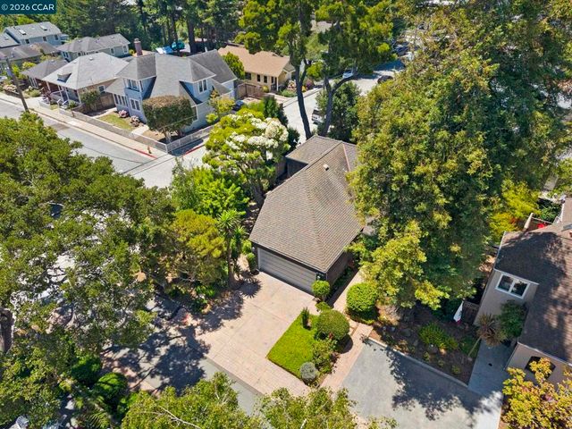 425 Logan St, Santa Cruz, CA 95062