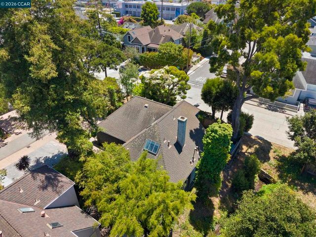425 Logan St, Santa Cruz, CA 95062