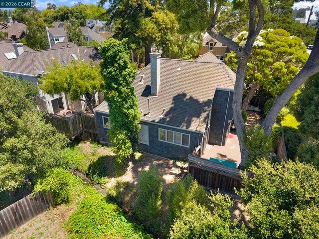 425 Logan St, Santa Cruz, CA 95062