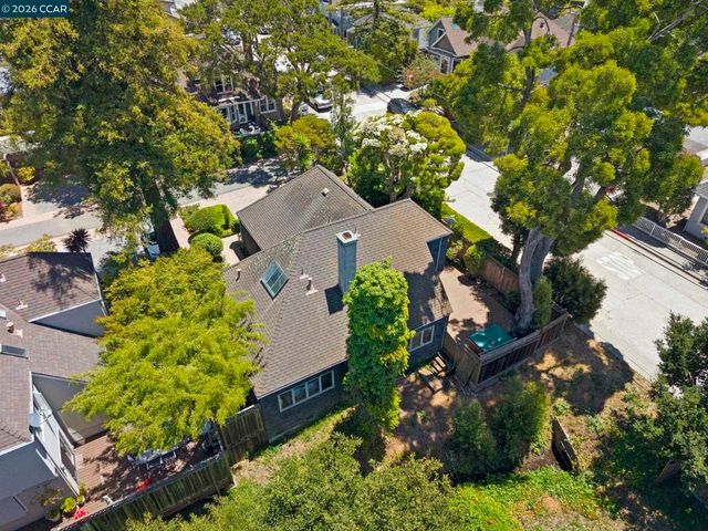 425 Logan St, Santa Cruz, CA 95062