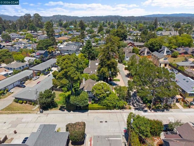 425 Logan St, Santa Cruz, CA 95062