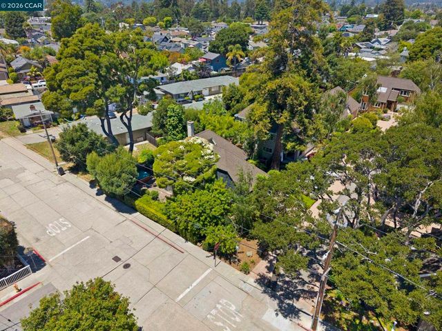 425 Logan St, Santa Cruz, CA 95062