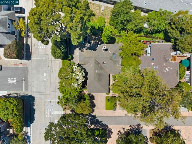 425 Logan St, Santa Cruz, CA 95062