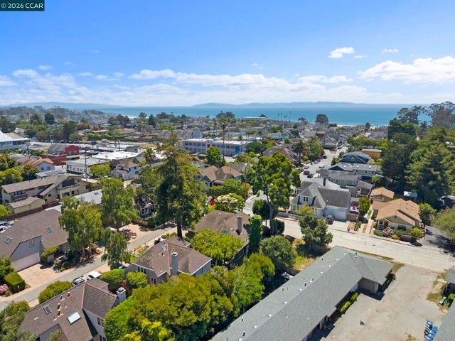 425 Logan St, Santa Cruz, CA 95062