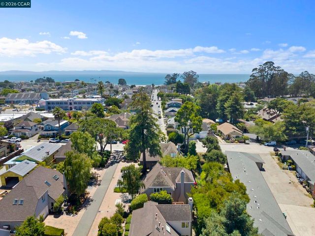425 Logan St, Santa Cruz, CA 95062