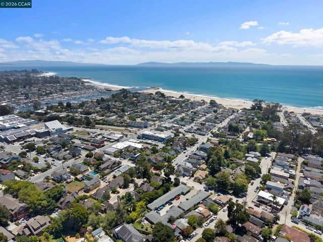 425 Logan St, Santa Cruz, CA 95062