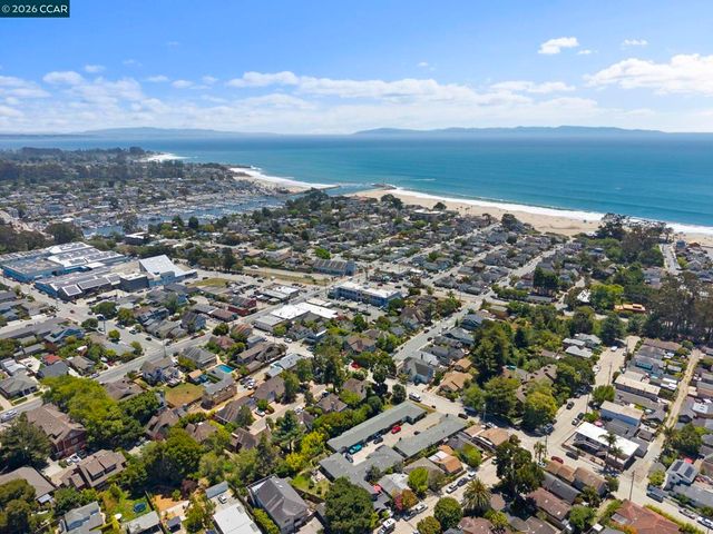 425 Logan St, Santa Cruz, CA 95062