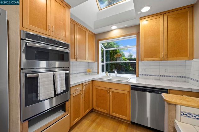 425 Logan St, Santa Cruz, CA 95062