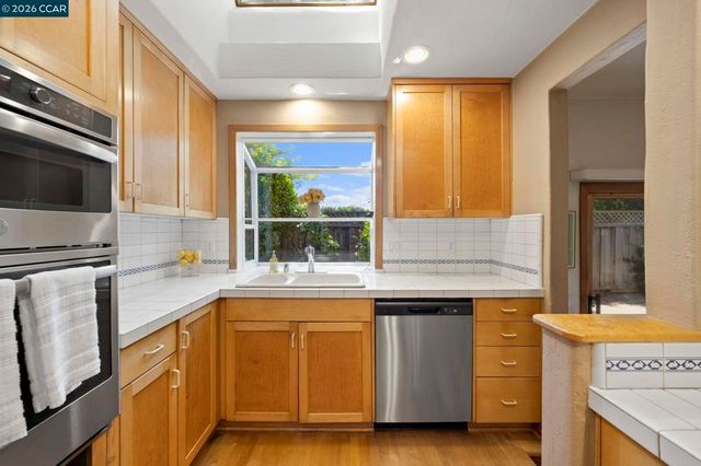 425 Logan St, Santa Cruz, CA 95062