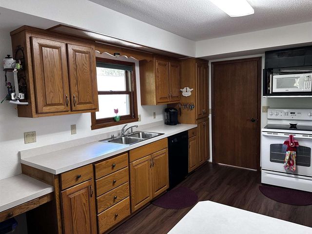 9873 E ANTON ROAD, Clintonville, WI 54929