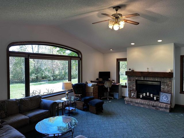9873 E ANTON ROAD, Clintonville, WI 54929