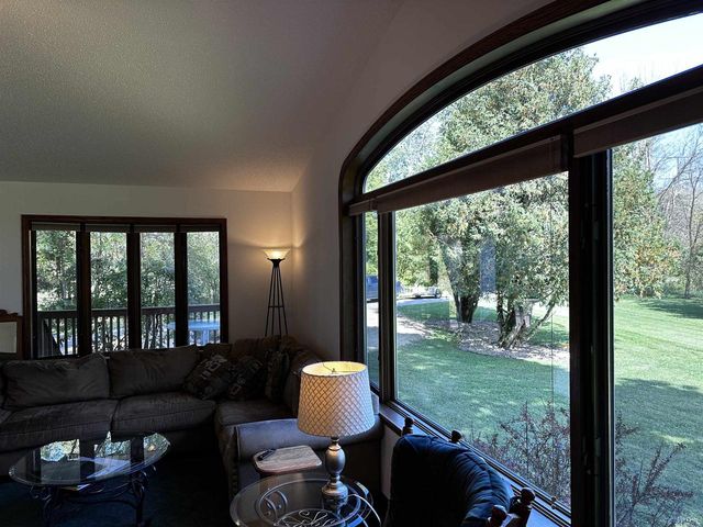 9873 E ANTON ROAD, Clintonville, WI 54929