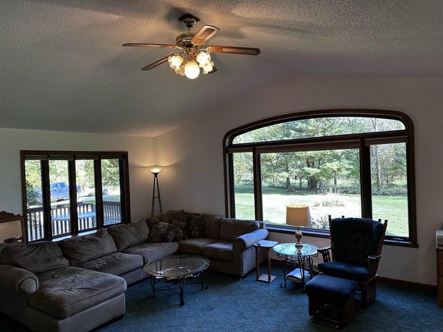 9873 E ANTON ROAD, Clintonville, WI 54929
