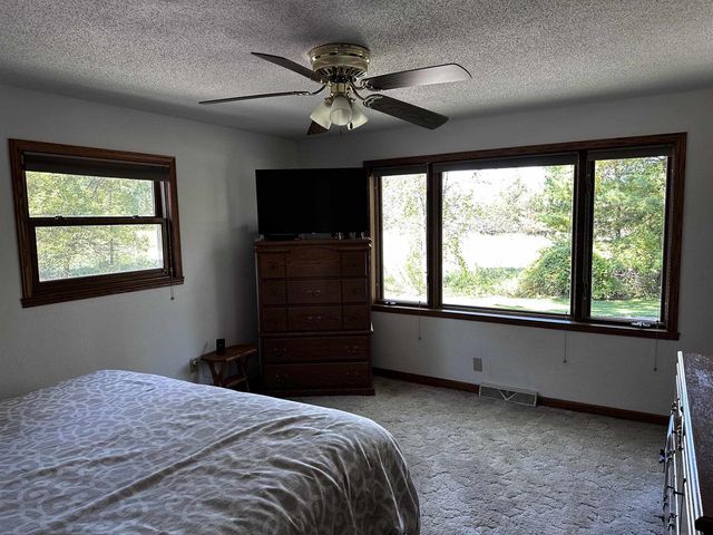 9873 E ANTON ROAD, Clintonville, WI 54929