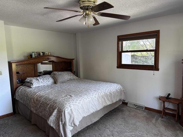 9873 E ANTON ROAD, Clintonville, WI 54929