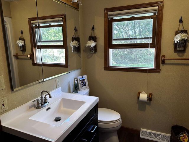 9873 E ANTON ROAD, Clintonville, WI 54929