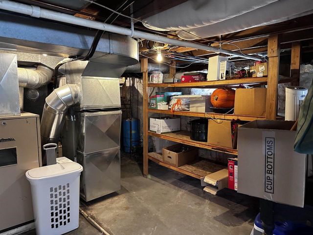 9873 E ANTON ROAD, Clintonville, WI 54929