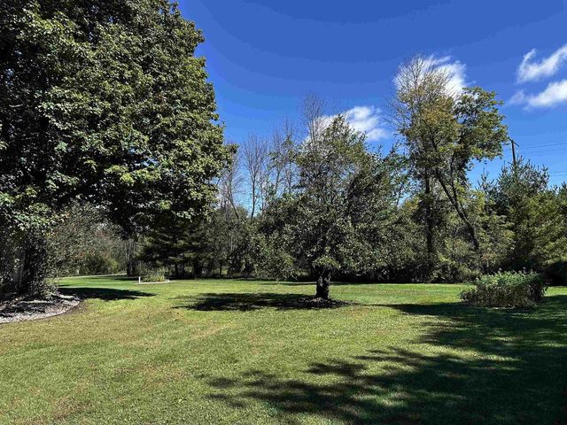 9873 E ANTON ROAD, Clintonville, WI 54929