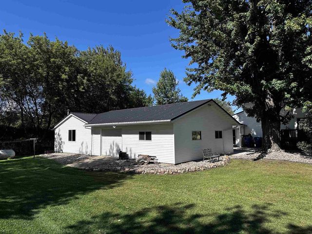 9873 E ANTON ROAD, Clintonville, WI 54929