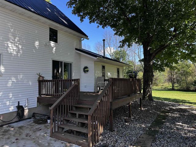9873 E ANTON ROAD, Clintonville, WI 54929