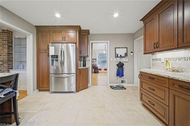 4348 Thoroughgood DR, Virginia Beach, VA 23455