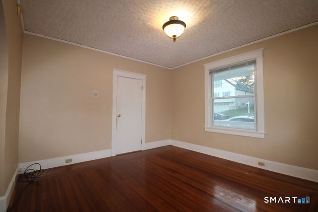 88 Riverview Avenue, New London, CT 06320