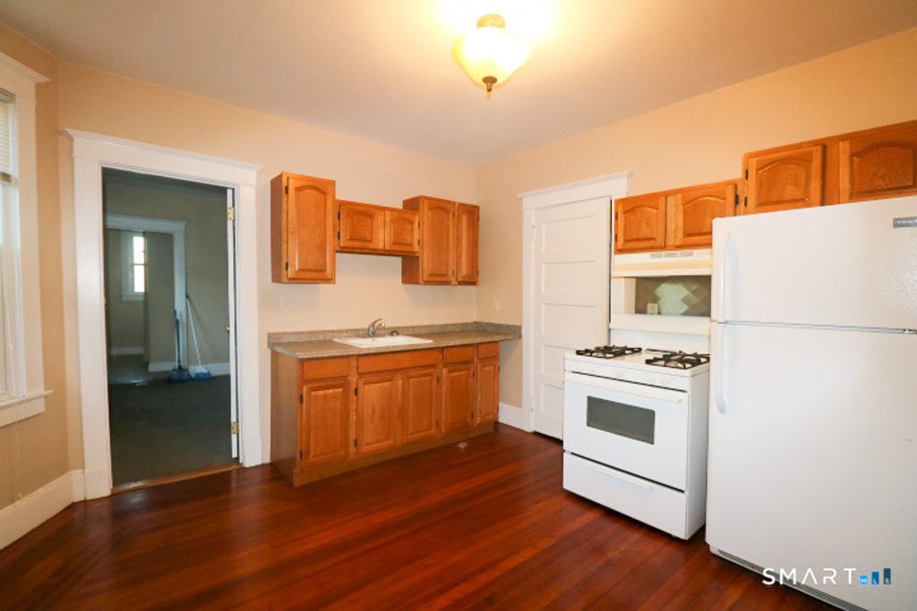 88 Riverview Avenue, New London, CT 06320