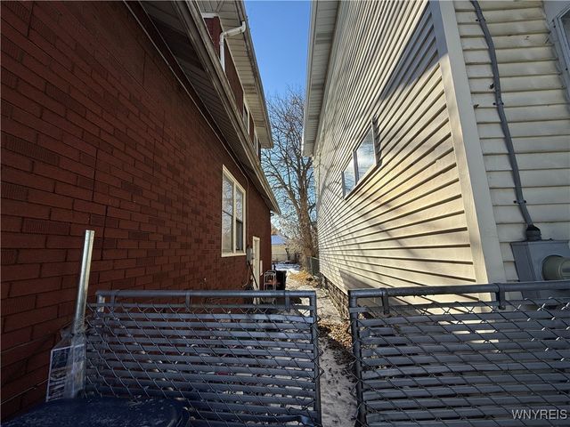 88 Newfield Street, Buffalo, NY 14207