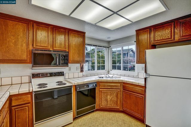 1286 Clarke Ln, Alameda, CA 94502