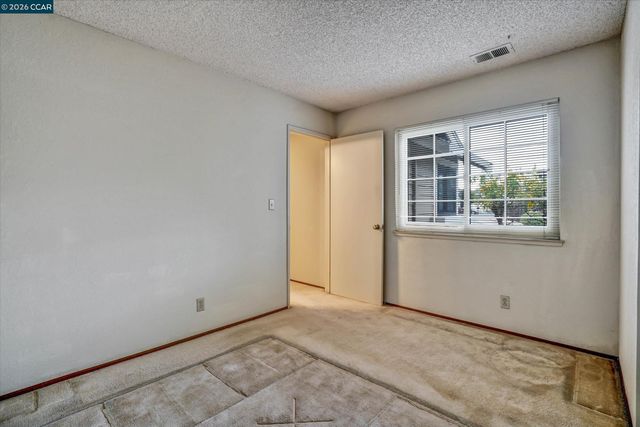 1286 Clarke Ln, Alameda, CA 94502