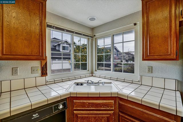 1286 Clarke Ln, Alameda, CA 94502