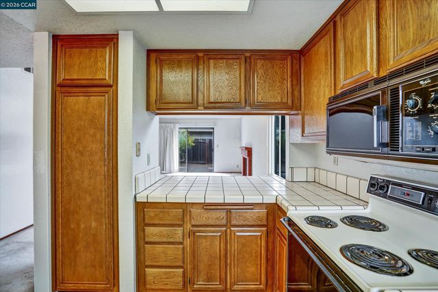 1286 Clarke Ln, Alameda, CA 94502