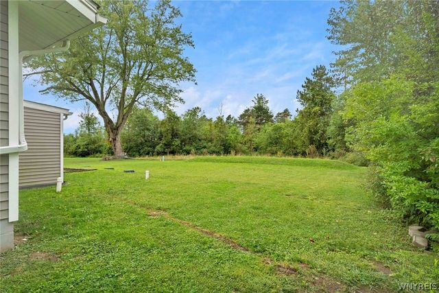 7704 Decker Road, Evans, NY 14047