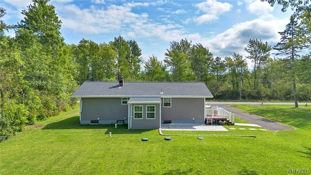 7704 Decker Road, Evans, NY 14047
