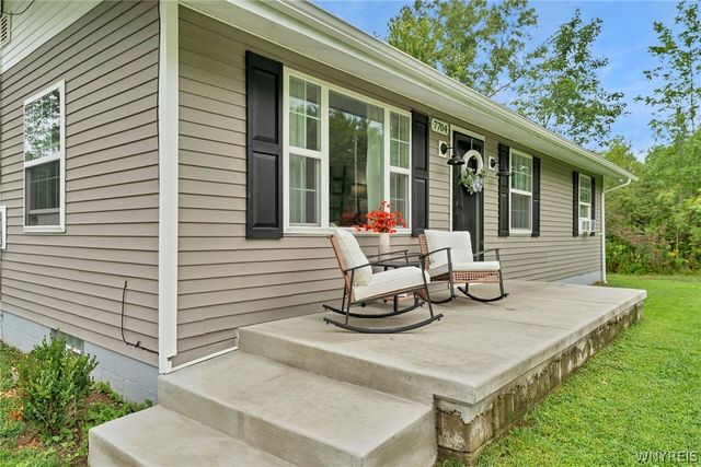 7704 Decker Road, Evans, NY 14047