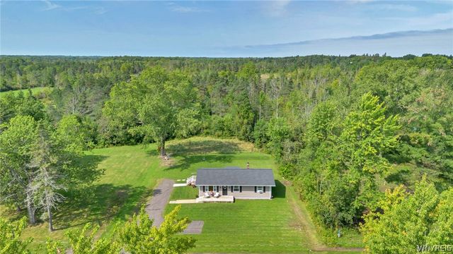 7704 Decker Road, Evans, NY 14047