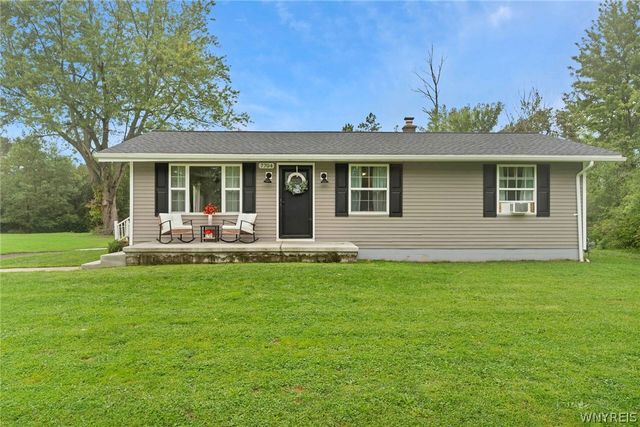 7704 Decker Road, Evans, NY 14047