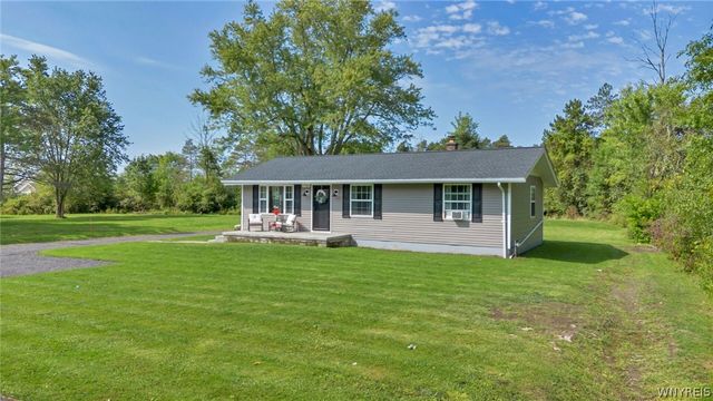 7704 Decker Road, Evans, NY 14047