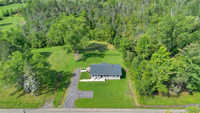7704 Decker Road, Evans, NY 14047