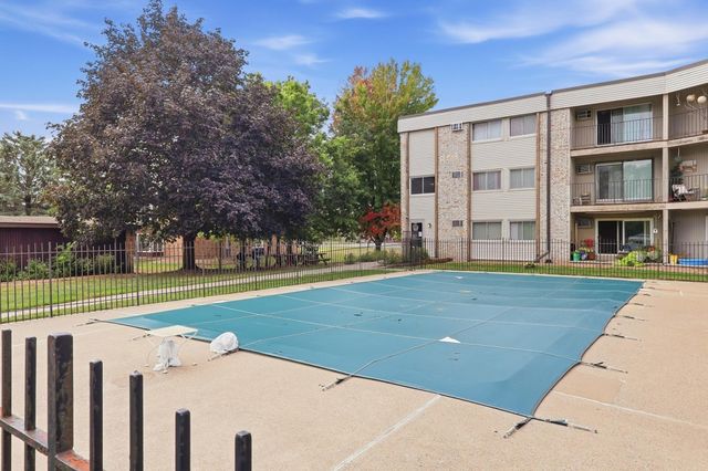 8935 Old Cedar Avenue S 214, Bloomington, MN 55425