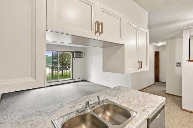 8935 Old Cedar Avenue S 214, Bloomington, MN 55425