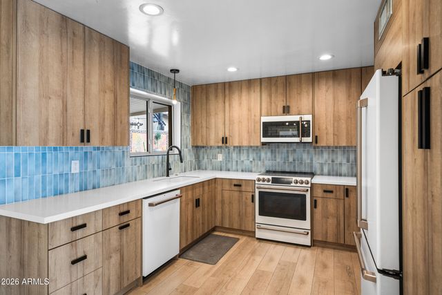 2306 N 55TH Street, Phoenix, AZ 85008