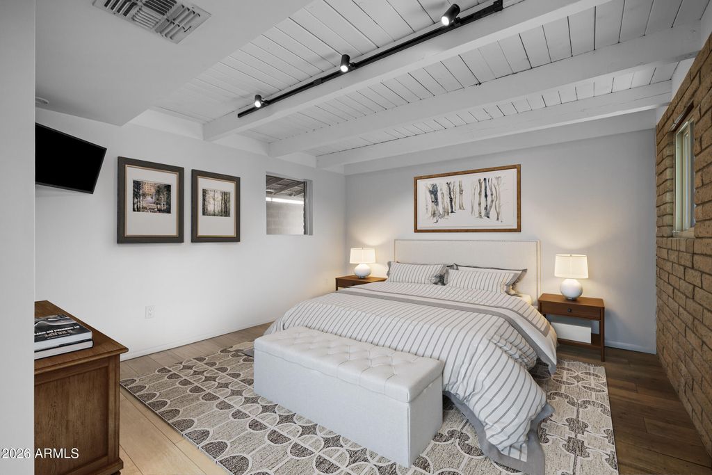 Image 15 of property listing at 2306 N 55TH Street, Phoenix, AZ 85008