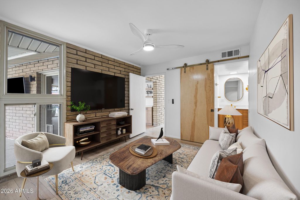 Image 17 of property listing at 2306 N 55TH Street, Phoenix, AZ 85008